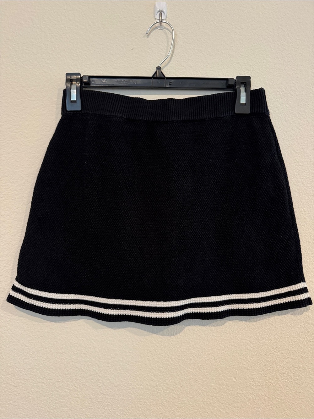 ALO Yoga Black Knit Mini Skirt with White Stripe Hem - Picture 3 of 9